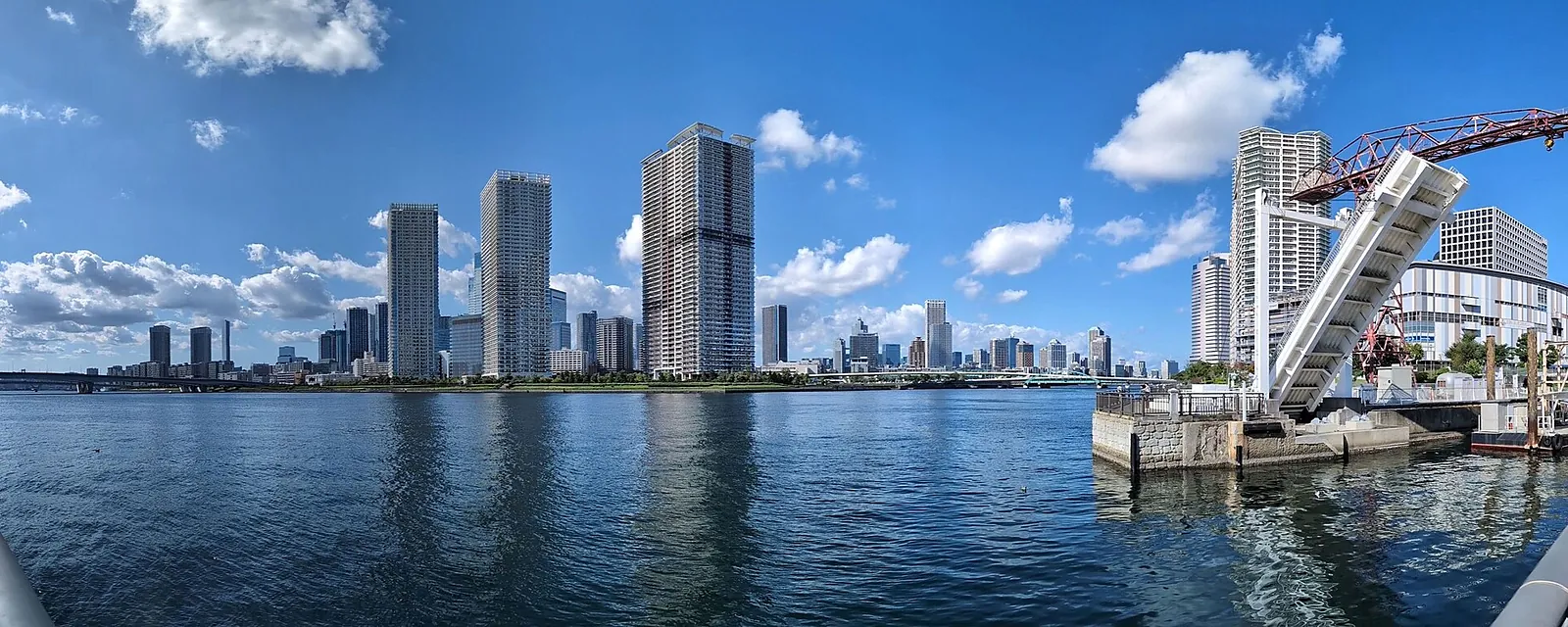 東京湾岸の水辺の風景